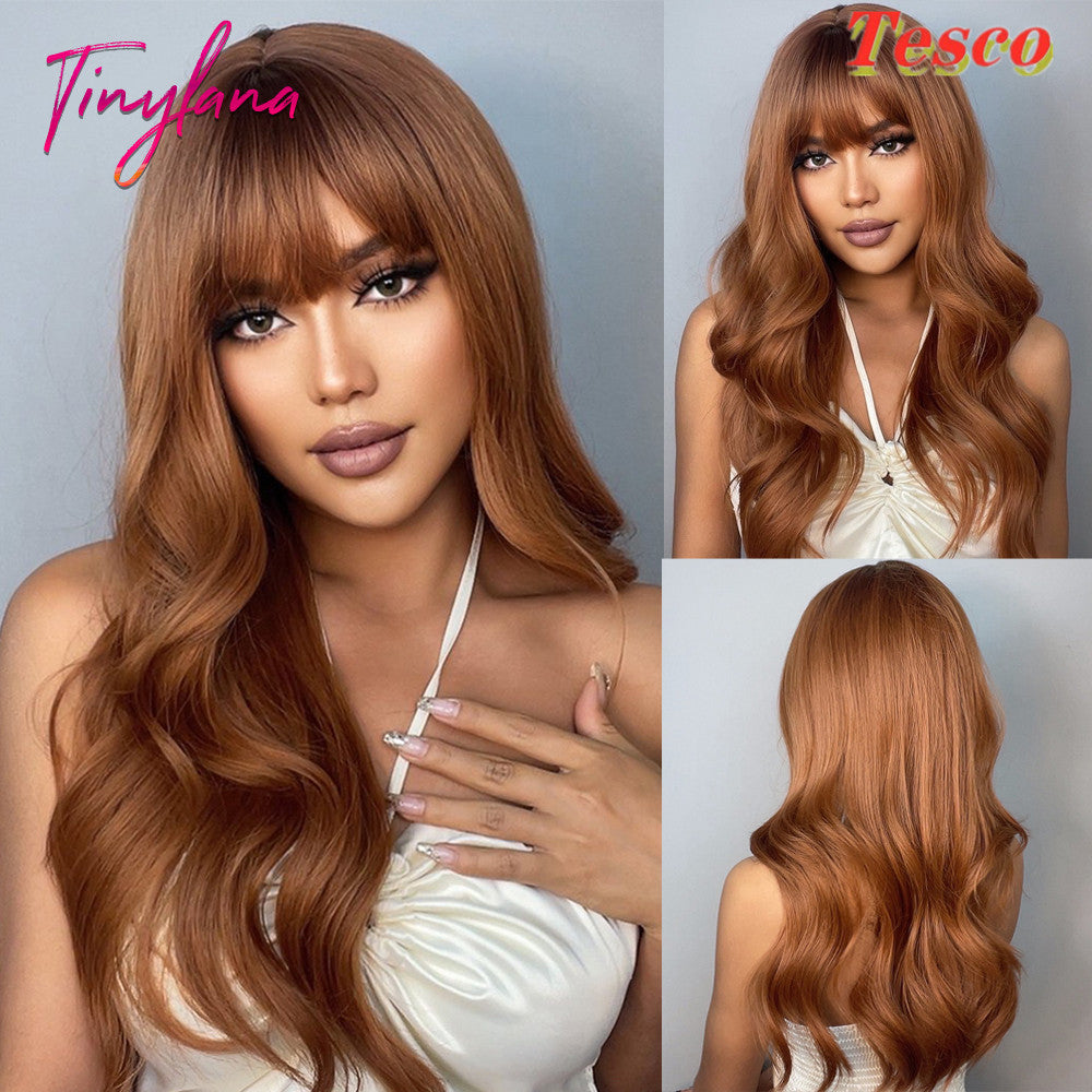 Women Wear Wavy Wigs - iztia