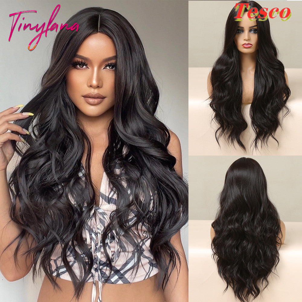 Women Wear Wavy Wigs - iztia