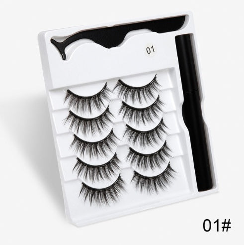 A Pair Of False Eyelashes With Magnets In Fashion - iztia