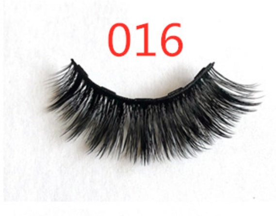 A Pair Of False Eyelashes With Magnets In Fashion - iztia