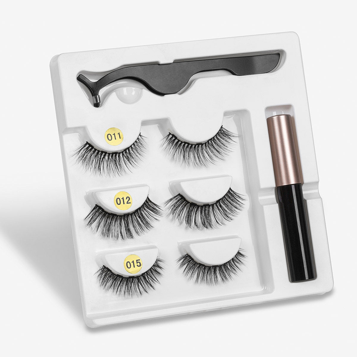 A Pair Of False Eyelashes With Magnets In Fashion - iztia