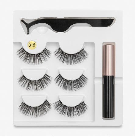 A Pair Of False Eyelashes With Magnets In Fashion - iztia