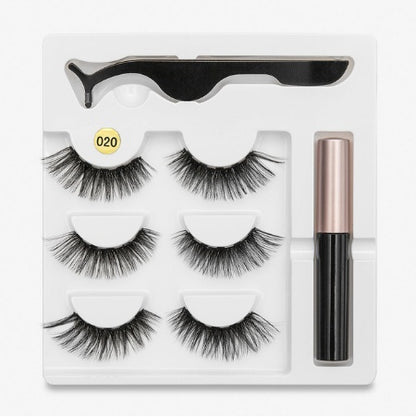 A Pair Of False Eyelashes With Magnets In Fashion - iztia