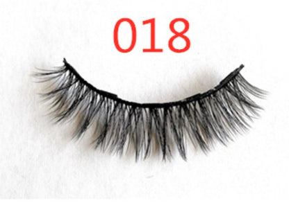 A Pair Of False Eyelashes With Magnets In Fashion - iztia