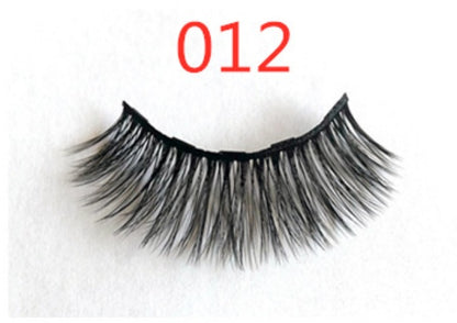 A Pair Of False Eyelashes With Magnets In Fashion - iztia