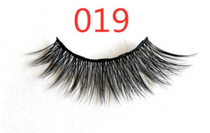 A Pair Of False Eyelashes With Magnets In Fashion - iztia