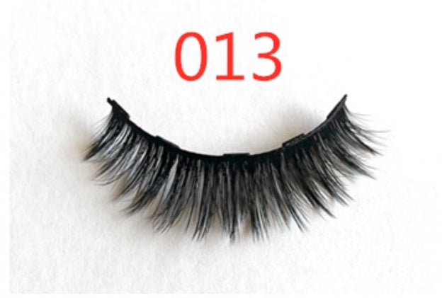 A Pair Of False Eyelashes With Magnets In Fashion - iztia