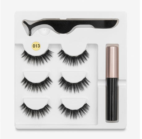 A Pair Of False Eyelashes With Magnets In Fashion - iztia