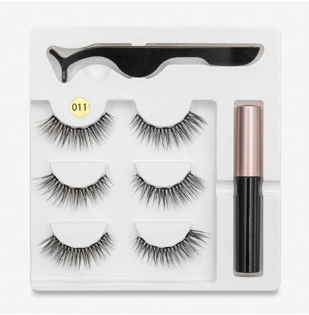 A Pair Of False Eyelashes With Magnets In Fashion - iztia