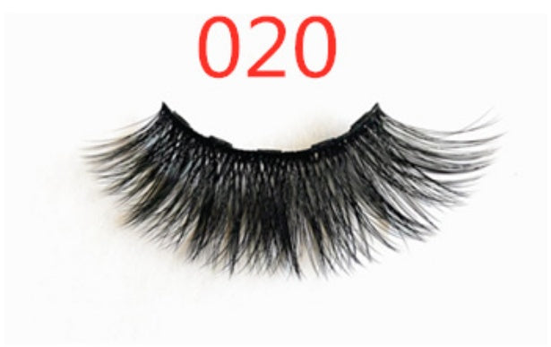 A Pair Of False Eyelashes With Magnets In Fashion - iztia