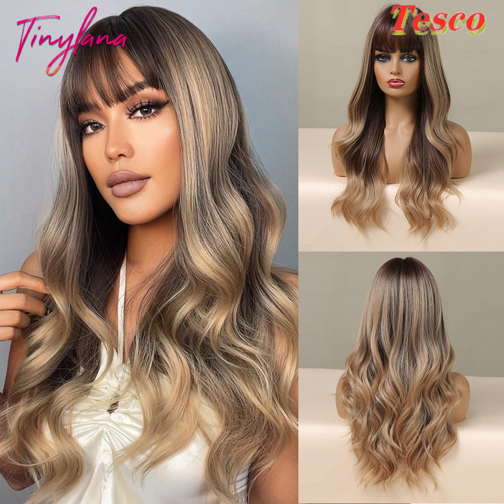 Women Wear Wavy Wigs - iztia