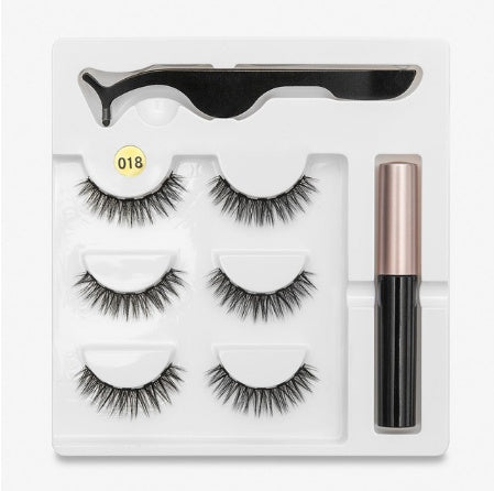 A Pair Of False Eyelashes With Magnets In Fashion - iztia