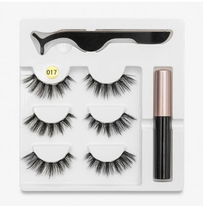 A Pair Of False Eyelashes With Magnets In Fashion - iztia