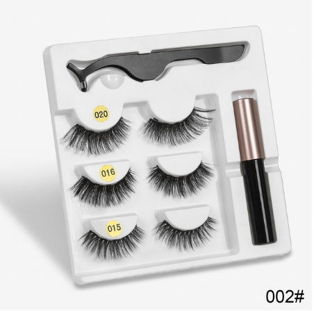 A Pair Of False Eyelashes With Magnets In Fashion - iztia