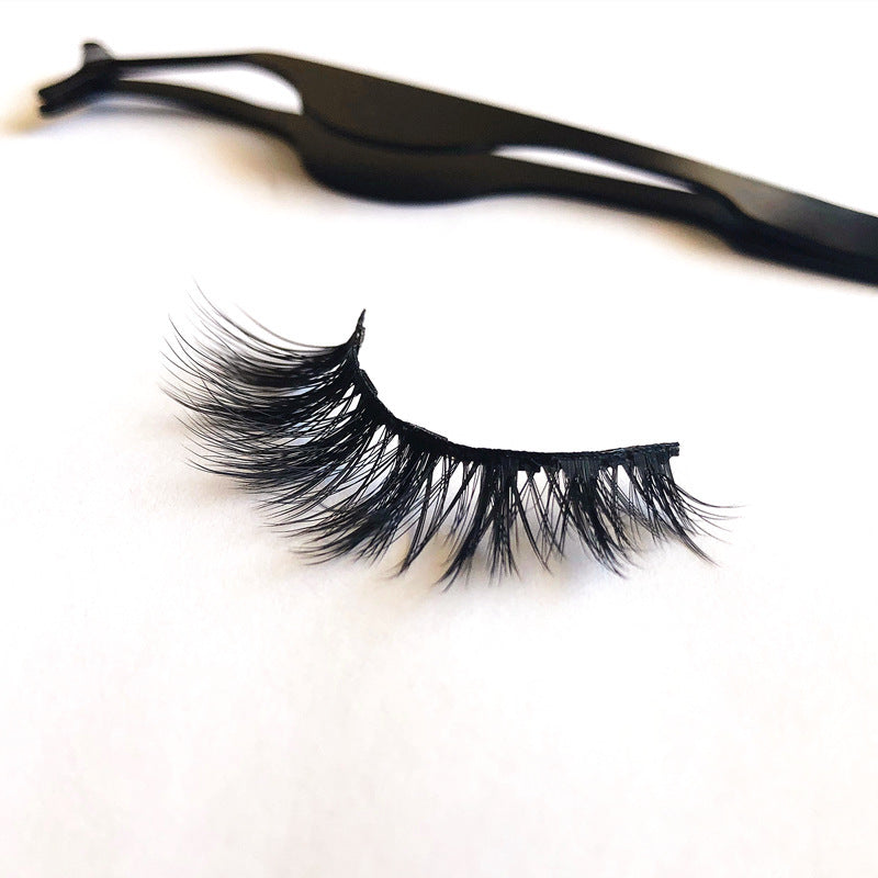 A Pair Of False Eyelashes With Magnets In Fashion - iztia