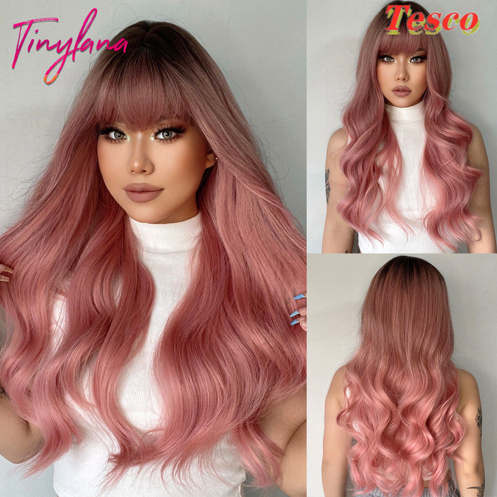 Women Wear Wavy Wigs - iztia